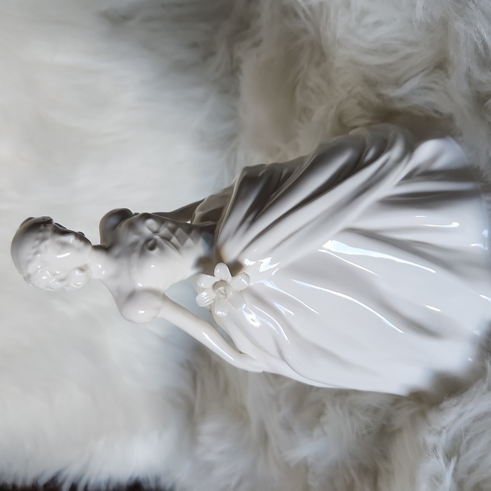 Paris Royal Vintage Elegant White Porcelain Figurine
